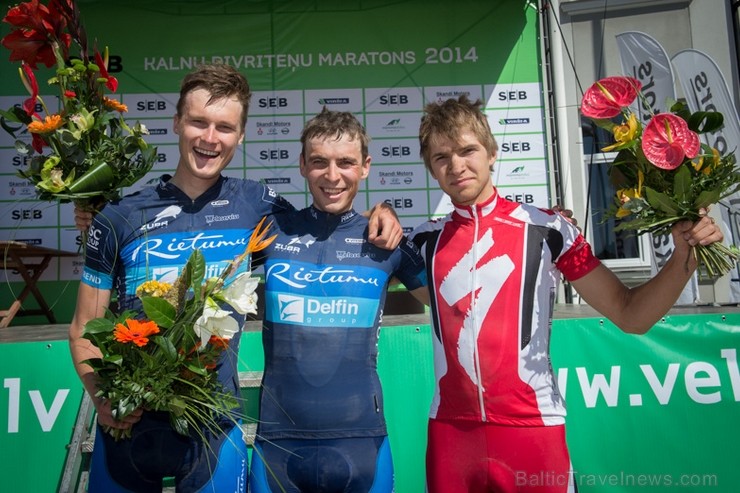 Spītējot putekļiem un saulei, 27. aprīlī vairāk kā 2000 dalībnieki pieveica SEB MTB maratona 1. posmu Cēsis - Valmiera. Vairāk - www.velo.lv 119806