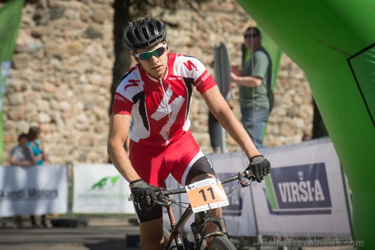 Spītējot putekļiem un saulei, 27. aprīlī vairāk kā 2000 dalībnieki pieveica SEB MTB maratona 1. posmu Cēsis - Valmiera. Vairāk - www.velo.lv 119811