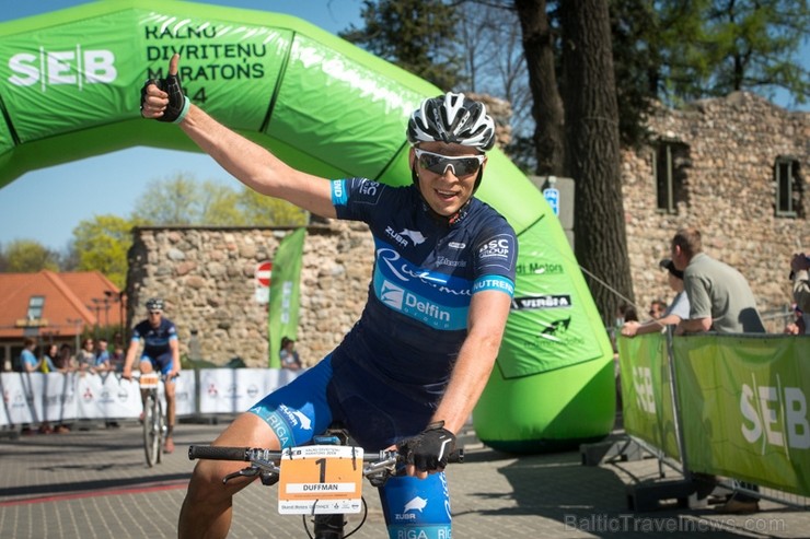 Spītējot putekļiem un saulei, 27. aprīlī vairāk kā 2000 dalībnieki pieveica SEB MTB maratona 1. posmu Cēsis - Valmiera. Vairāk - www.velo.lv 119813