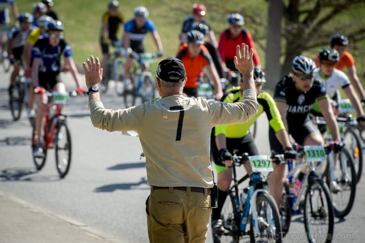 Spītējot putekļiem un saulei, 27. aprīlī vairāk kā 2000 dalībnieki pieveica SEB MTB maratona 1. posmu Cēsis - Valmiera. Vairāk - www.velo.lv 119814