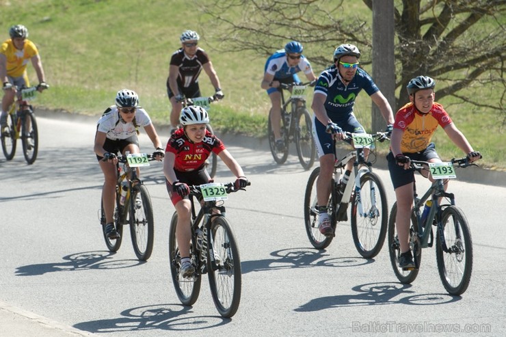 Spītējot putekļiem un saulei, 27. aprīlī vairāk kā 2000 dalībnieki pieveica SEB MTB maratona 1. posmu Cēsis - Valmiera. Vairāk - www.velo.lv 119816