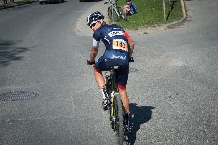 Spītējot putekļiem un saulei, 27. aprīlī vairāk kā 2000 dalībnieki pieveica SEB MTB maratona 1. posmu Cēsis - Valmiera. Vairāk - www.velo.lv 119841