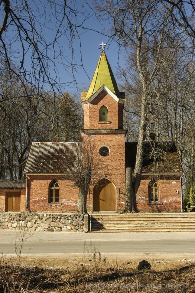 Limbažu pilsētas kapi glabā Latvijas himnas autoru Baumaņu Kārli 120087