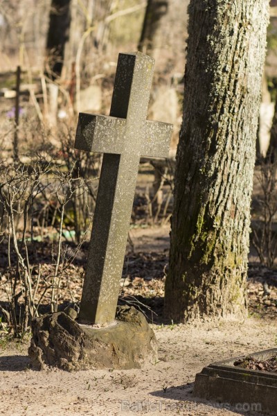 Limbažu pilsētas kapi glabā Latvijas himnas autoru Baumaņu Kārli 120101