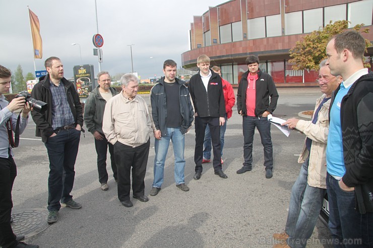 «Gada auto 2015» žūrijas locekļi saņem instrukcijas un testa braucieni var sākties 121084