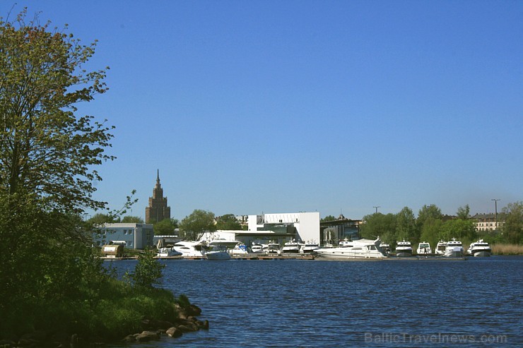 Gourmet Tour piedāvā izbraucienus ar jahtu pa maršrutiem no Rīgas uz Jūrmalu, Kuivižiem, Mērsragu, Roņu salu vai pa Daugavu uz Rīgas jūras līci un atp 121595