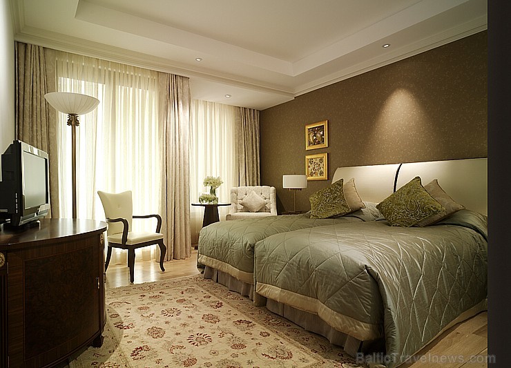 Premium istabās ir divguļamās gultas, moderns šūpuļkrēsls, samtainas gultas, kā arī marmora vanna un atsevišķas dušas. Šīs istabas ir piemērotas viesi 121720