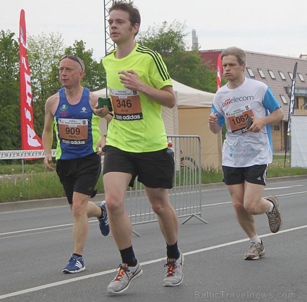 Pirmās bildes no «Nordea Rīgas maratons 2014» ar ātrākajiem skrējējiem 121900