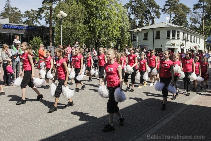 Jūrmalas vasaras kūrortsezonas atklāšanas svētku gājienā piedālās vairāk kā 100 kolektīvu 122231