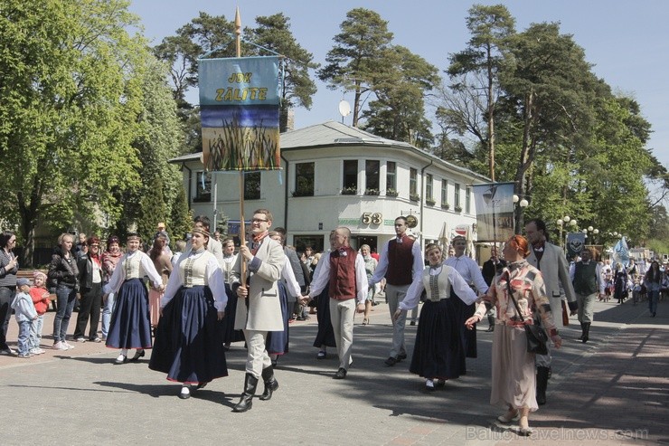 Jūrmalas vasaras kūrortsezonas atklāšanas svētku gājienā piedālās vairāk kā 100 kolektīvu 122233