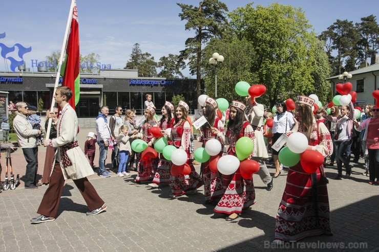 Jūrmalas vasaras kūrortsezonas atklāšanas svētku gājienā piedālās vairāk kā 100 kolektīvu 122248