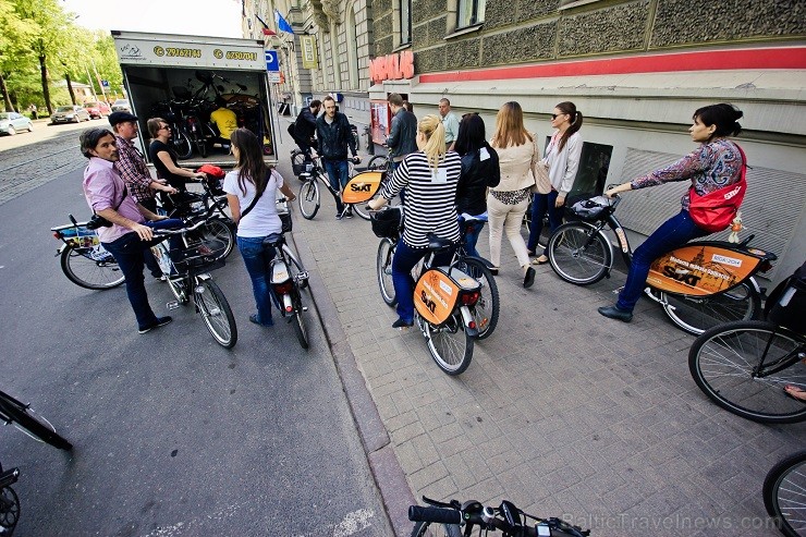 Ar velo ekskursiju pa festivāla laikā tapušo darbu vietām, noslēdzies pirmais Rīgā rīkotais ielu mākslas festivāls 