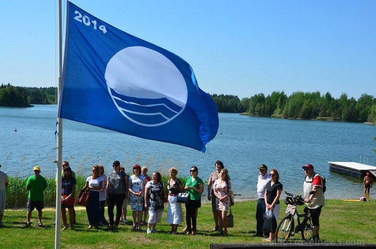 Jēkabpilī jau piekto gadu plīvo Zilais karogs. Foto: www.jekabpils.lv 122773