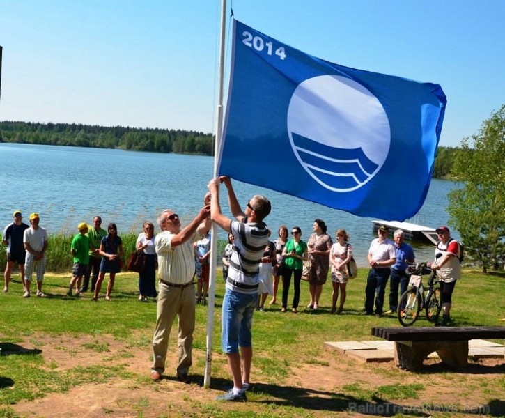 Jēkabpilī jau piekto gadu plīvo Zilais karogs. Foto: www.jekabpils.lv 122774