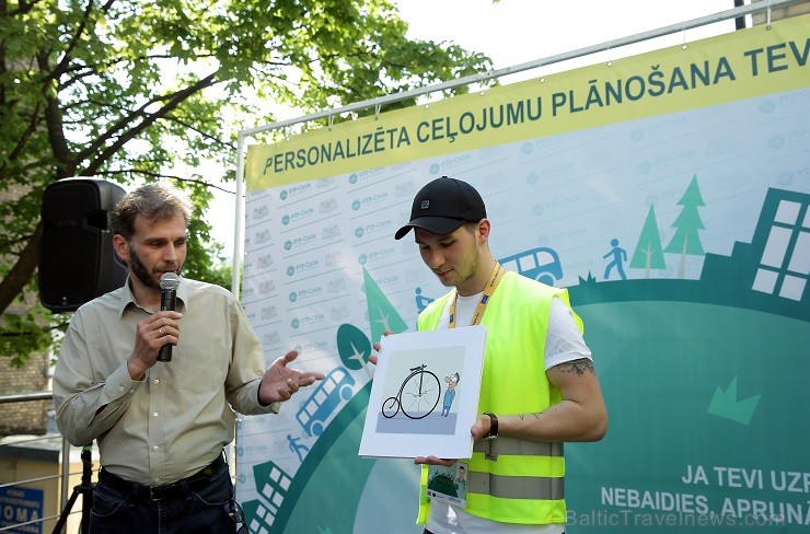 Romāns Meļņiks, stāstot par velobraukšanas priekšrocībām, akcentēja, ka palielinoties velobraucēju skaitam Rīgas ielās, arī pašvaldība aktīvāk strādā  122816