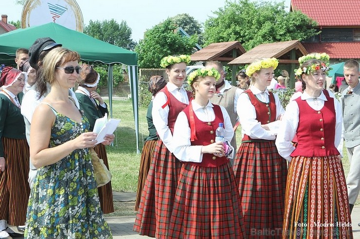 Aizvadītajā nedēļas nogalē Liepājas ostas promenādē norisinājās «Līvas ciema svētki», kuru ietvaros notika tautas mūzikas festivāls «Līvas upe», kas p 123054