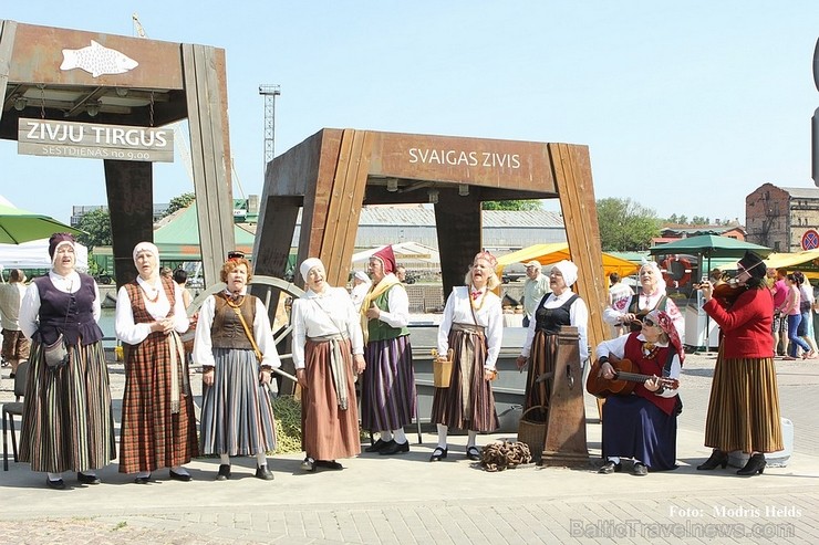 Aizvadītajā nedēļas nogalē Liepājas ostas promenādē norisinājās «Līvas ciema svētki», kuru ietvaros notika tautas mūzikas festivāls «Līvas upe», kas p 123060