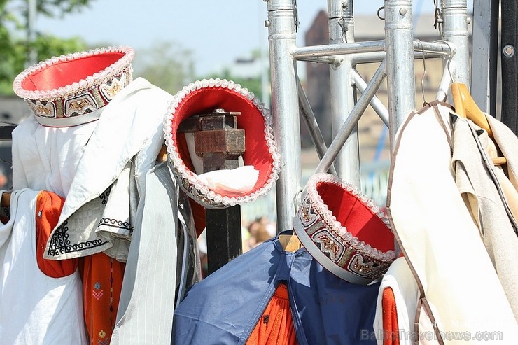 Aizvadītajā nedēļas nogalē Liepājas ostas promenādē norisinājās «Līvas ciema svētki», kuru ietvaros notika tautas mūzikas festivāls «Līvas upe», kas p 123063