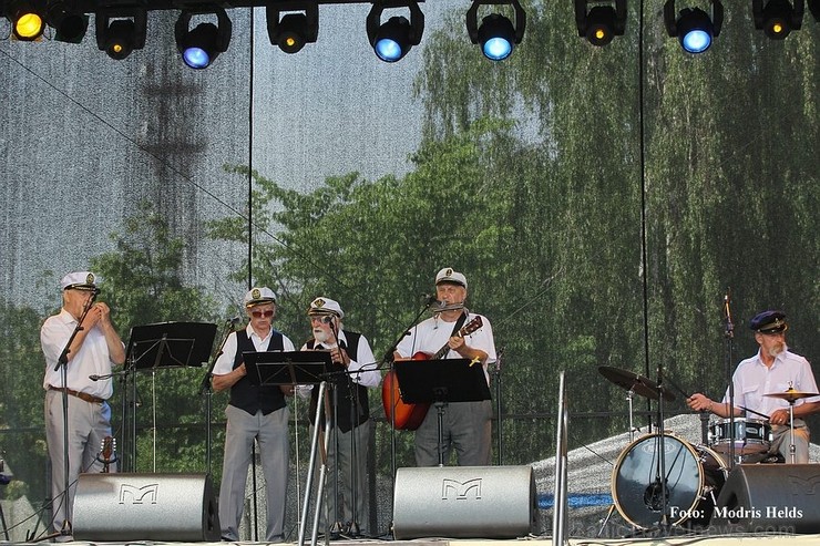 Aizvadītajā nedēļas nogalē Liepājas ostas promenādē norisinājās «Līvas ciema svētki», kuru ietvaros notika tautas mūzikas festivāls «Līvas upe», kas p 123068