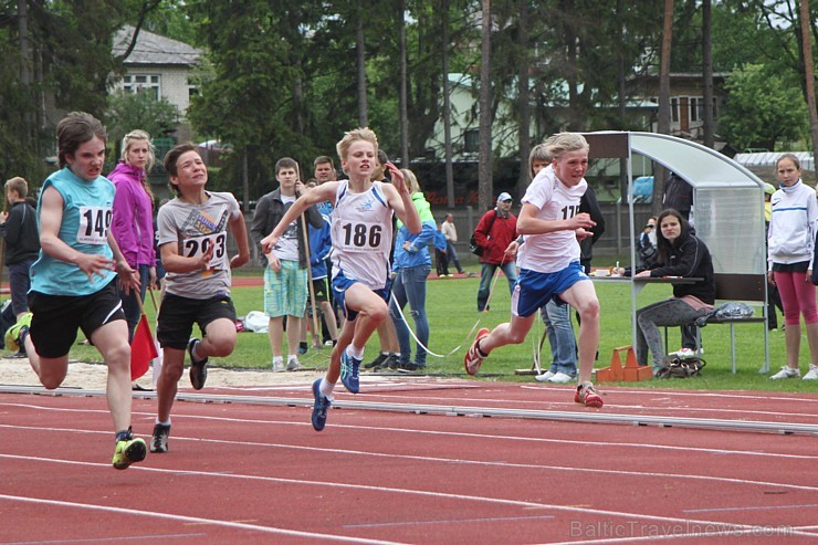 Ogres novada sporta centrs veiksmīgi startē vieglatlētikas sacensībās jauniešiem «Valmieras spēles 2014» 123319