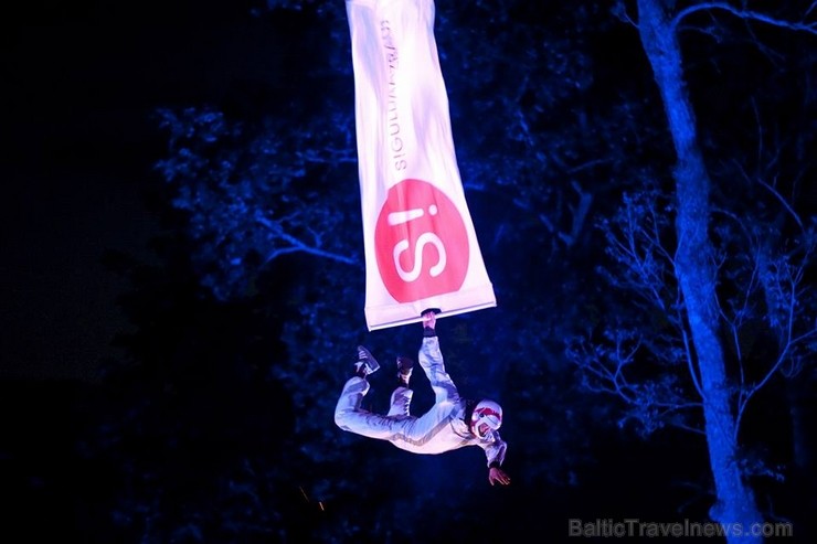 31. maijā Siguldas novada svētku laikā notika krāšņs Aerodium šovs. Tajā piedalījās gan 