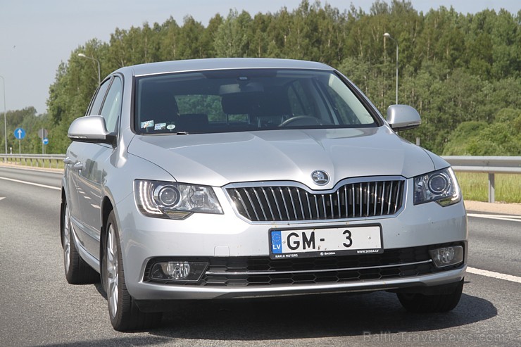 Škoda SuperB Ambition 2.0 TDI CR DPF ir aprīkots ar 140 zirgspēku motoru un 6 pārnesumu manuālo ātrumkārbu 124517