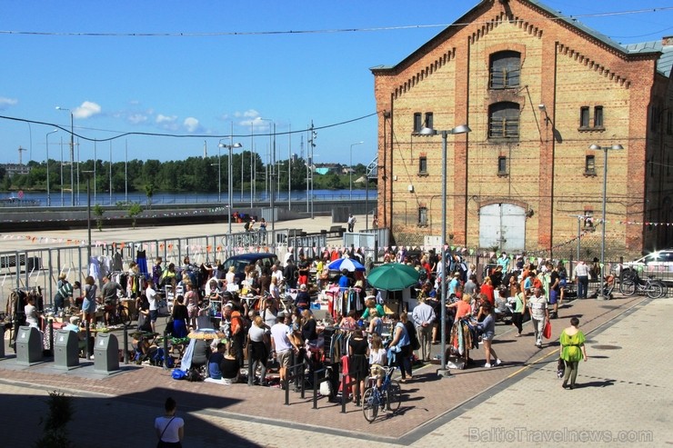 Pagājušās nedēļas sestdienā antīko lietu, dizaina priekšmetu un vienkārši pārsteigumu cienītāji devās uz pirmo no ikmēneša Rīgas krāmu tirdziņiem, kas 124753