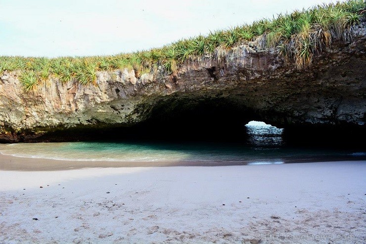 Playa de Amor pludmale ir viena no neparastākajām planētas pludmalēm, kas sasniedzama vienīgi izpeldot caur zemūdens arku jeb tuneli bēguma laikā 124794
