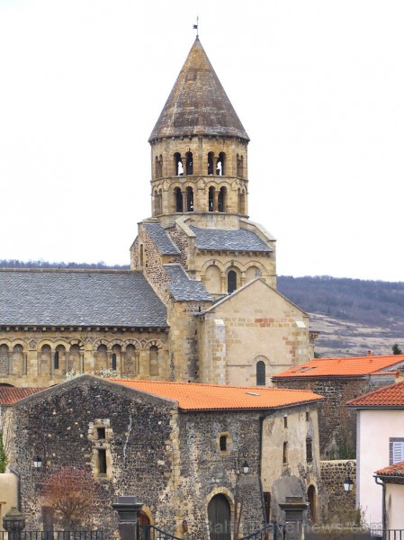 13. gadsimta pils Saint Saturnin gaida romantisku ceļojumu meklētājus www.chateaudesaintsaturnin.com 124820