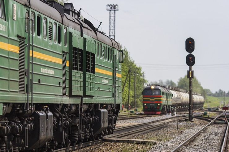 Krustpils stacija ir lielākā līnijas Rīga - Daugavpils starpstacija, kura izbūvēta līdz ar līnijas būvniecību 1861. gadā. Vecā stacijas ēka tika sagra 124936