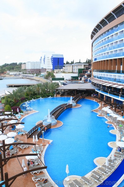 Daļa viesnīcas numuriņu ir ar skatu uz baseinu un jūru. Atpūtu Granada Luxury Resort&Spa un citās Turcijas viesnīcās variet rezervēt www.novatours.lv 125285