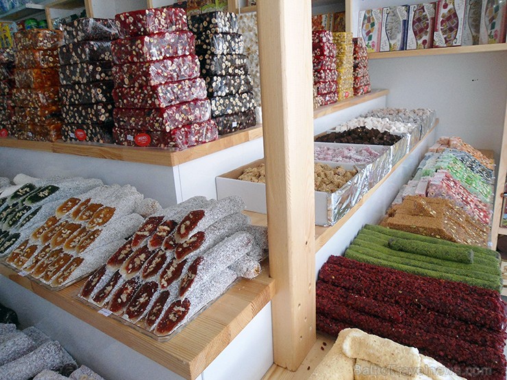Ielūkojies, kādus suvenīrus iespējams iegādāties Kemeras kūrorta apkārtnē Turcijā (Travelnews.lv Turciju apmeklēja maija sākumā kopā ar tūroperatoru N 125335