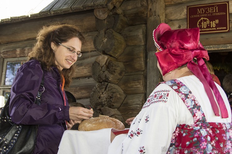 Žurnālisti no Latvijas, Igaunijas un Krievijas apmeklē A. Puškina auklītes māju 125376