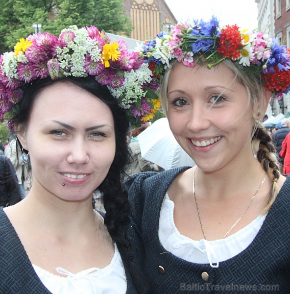 Doma laukumā 20.06.2014 noticis bagātīgs Zāļu tirgus 125699