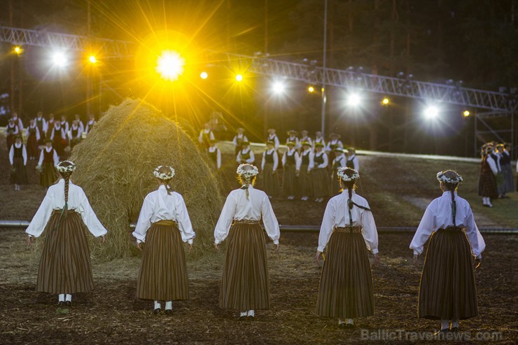 Saulgriežu deju uzvedums Lec, saulīte! pārsteidz ar iespaidīgu scenāriju un audiovizuāliem priekšnesumiem 125883