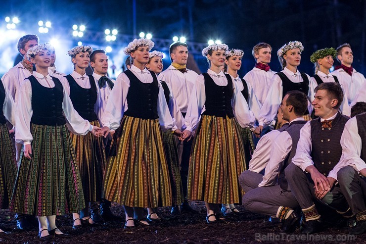 Saulgriežu deju uzvedums Lec, saulīte! pārsteidz ar iespaidīgu scenāriju un audiovizuāliem priekšnesumiem 125916