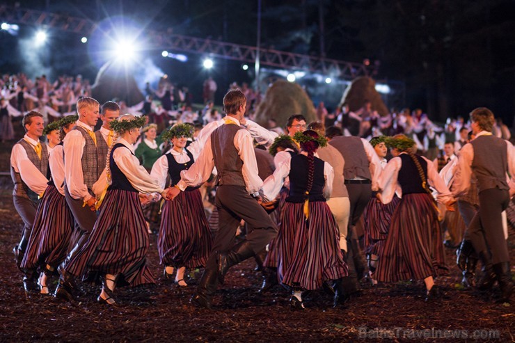 Saulgriežu deju uzvedums Lec, saulīte! pārsteidz ar iespaidīgu scenāriju un audiovizuāliem priekšnesumiem 125967