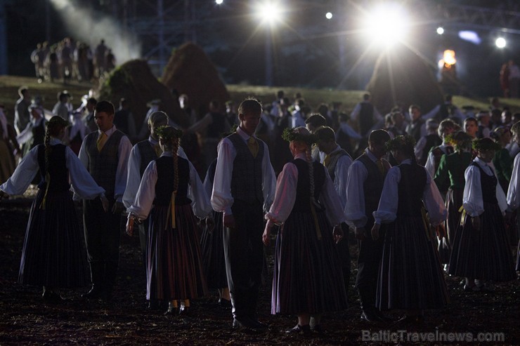 Saulgriežu deju uzvedums Lec, saulīte! pārsteidz ar iespaidīgu scenāriju un audiovizuāliem priekšnesumiem 125969