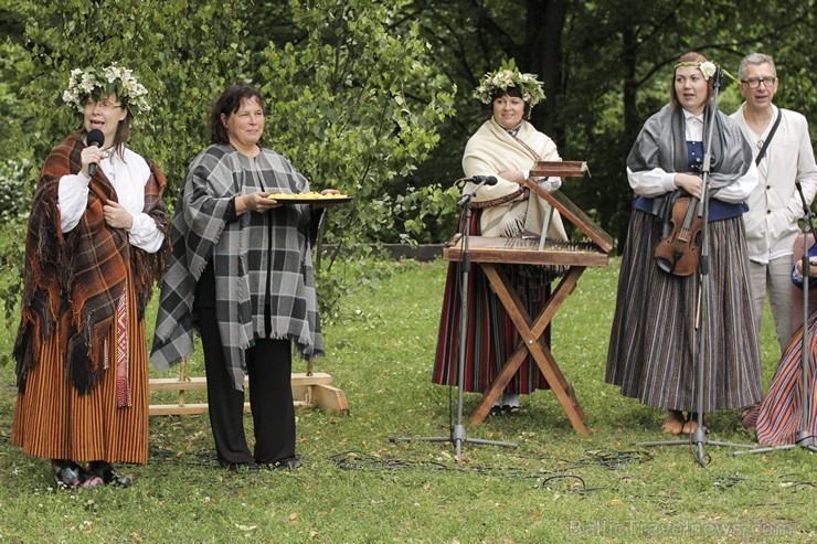 Pasākumā piedalījās bērnu folkloras kopas Krulla, Ciguzis un mazie rīdzinieki ar saviem vecākiem 125954