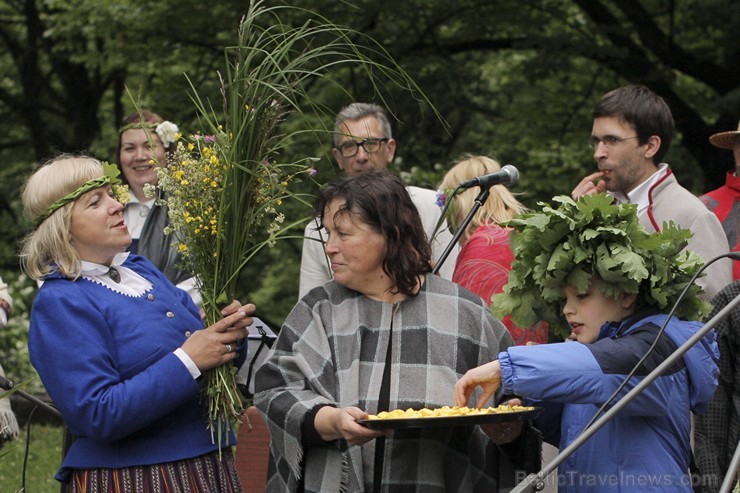 Pasākumā piedalījās bērnu folkloras kopas Krulla, Ciguzis un mazie rīdzinieki ar saviem vecākiem 125955