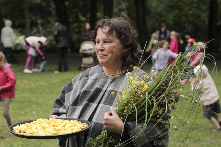 Pasākumā piedalījās bērnu folkloras kopas Krulla, Ciguzis un mazie rīdzinieki ar saviem vecākiem 125956