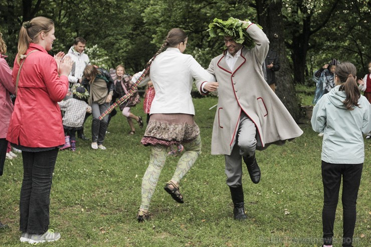 Pasākumā piedalījās bērnu folkloras kopas Krulla, Ciguzis un mazie rīdzinieki ar saviem vecākiem 125958