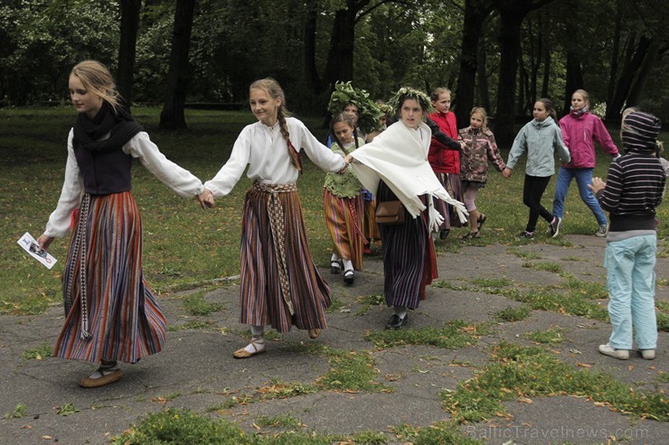 Pasākumā piedalījās bērnu folkloras kopas Krulla, Ciguzis un mazie rīdzinieki ar saviem vecākiem 125964