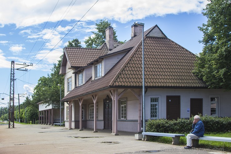 Dzelzceļa stacija Carnikava ir tipisks 30. gadu koka arhitektūras piemineklis 126298