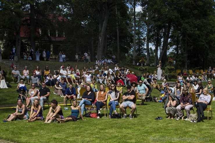 Dikļu pilī noticis pirmais mūzikas mini festivāls 126488