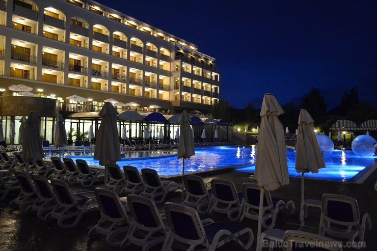 Lai kā gribētos, nakts peldes viesnīcu baseinos nav atļautas http://www.novatours.lv 126600