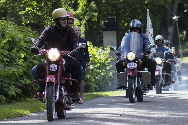 Starptautiskā moto festivāla Baltic Jawa 2014 dalībnieki viesojas Dikļu pilī 126745