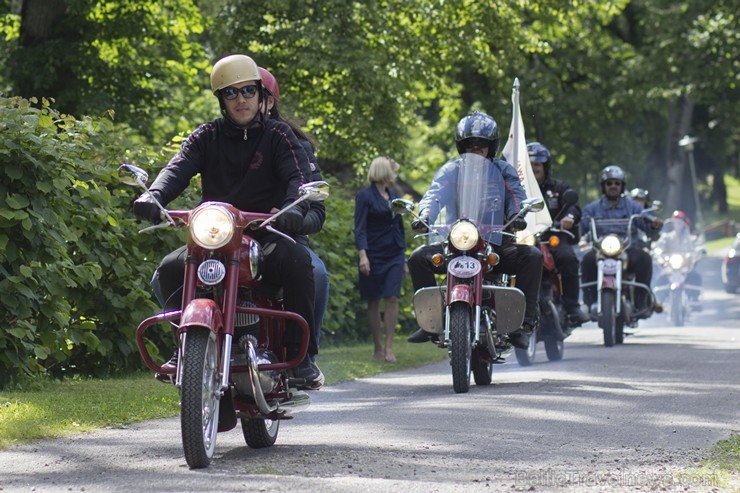 Starptautiskā moto festivāla Baltic Jawa 2014 dalībnieki viesojas Dikļu pilī 126746