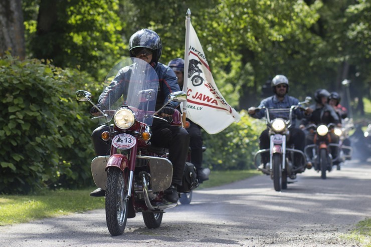 Starptautiskā moto festivāla Baltic Jawa 2014 dalībnieki viesojas Dikļu pilī 126748