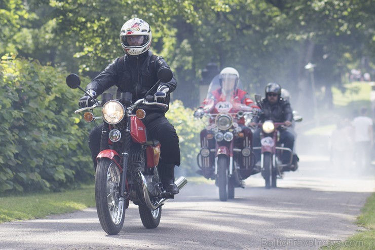 Starptautiskā moto festivāla Baltic Jawa 2014 dalībnieki viesojas Dikļu pilī 126752